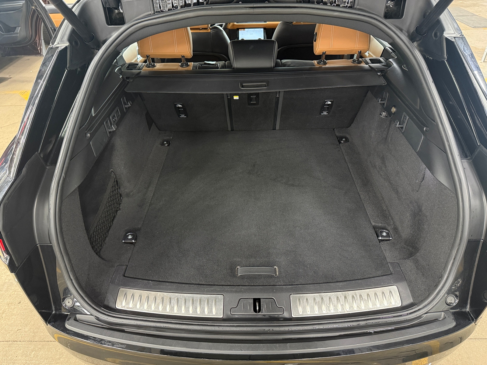 Thumbnail: 2021 Land Rover Range Rover Velar - 6