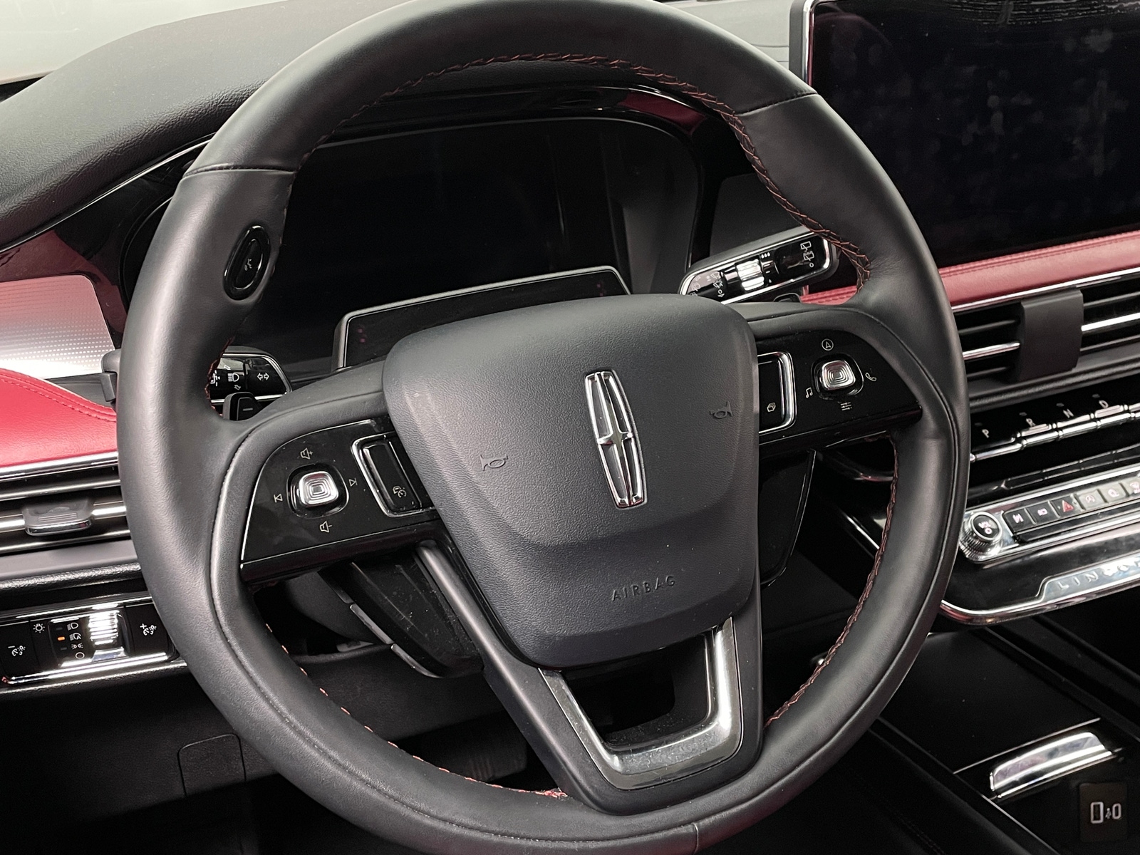 Thumbnail: 2025 Lincoln Corsair - 4