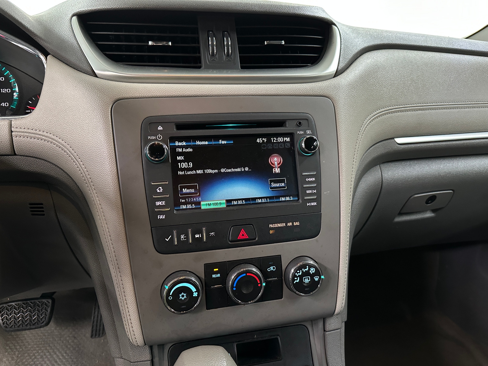 Thumbnail: 2017 Chevrolet Traverse - 4