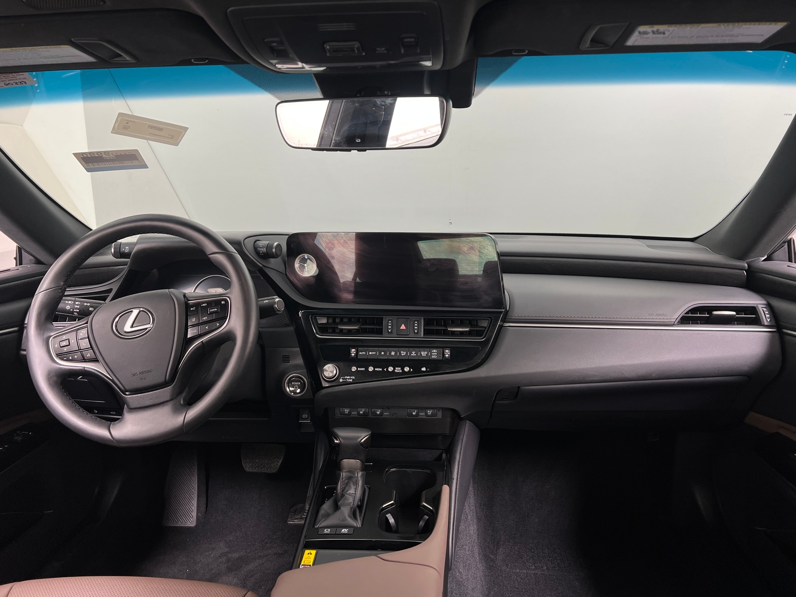 Thumbnail: 2025 Lexus ES - 2