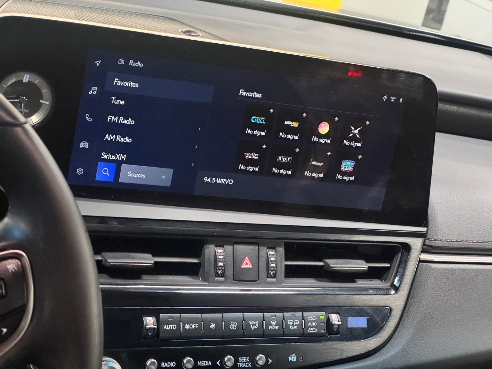 Thumbnail: 2025 Lexus ES - 3