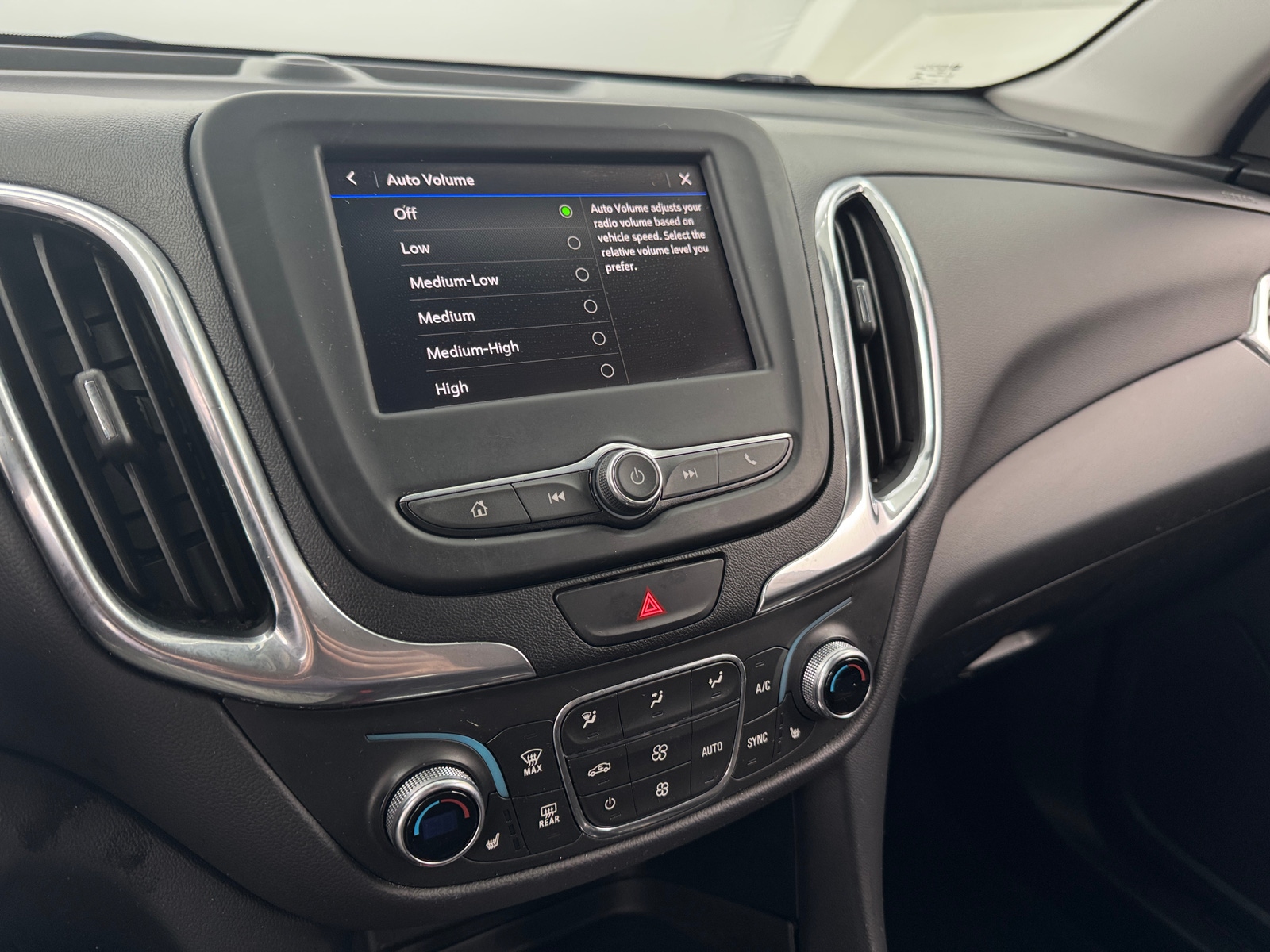 Thumbnail: 2021 Chevrolet Equinox - 4