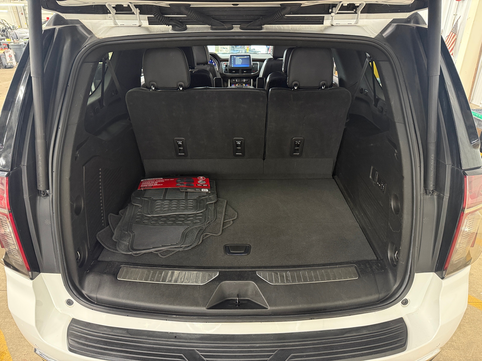 Thumbnail: 2023 Chevrolet Suburban - 6