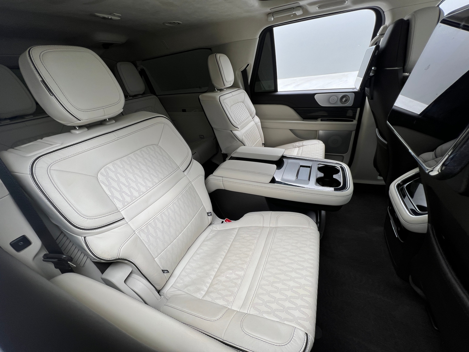 Thumbnail: 2023 Lincoln Navigator L - 5