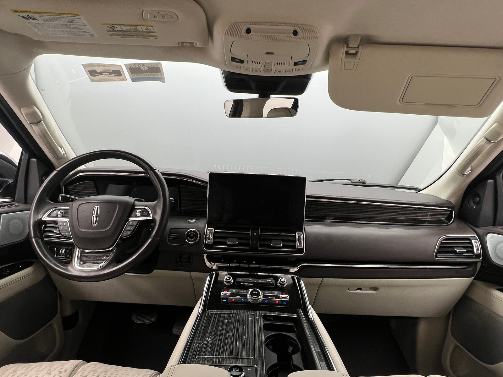 Thumbnail: 2023 Lincoln Navigator L - 2