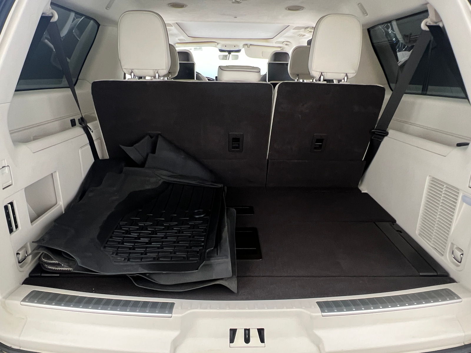 Thumbnail: 2023 Lincoln Navigator L - 6