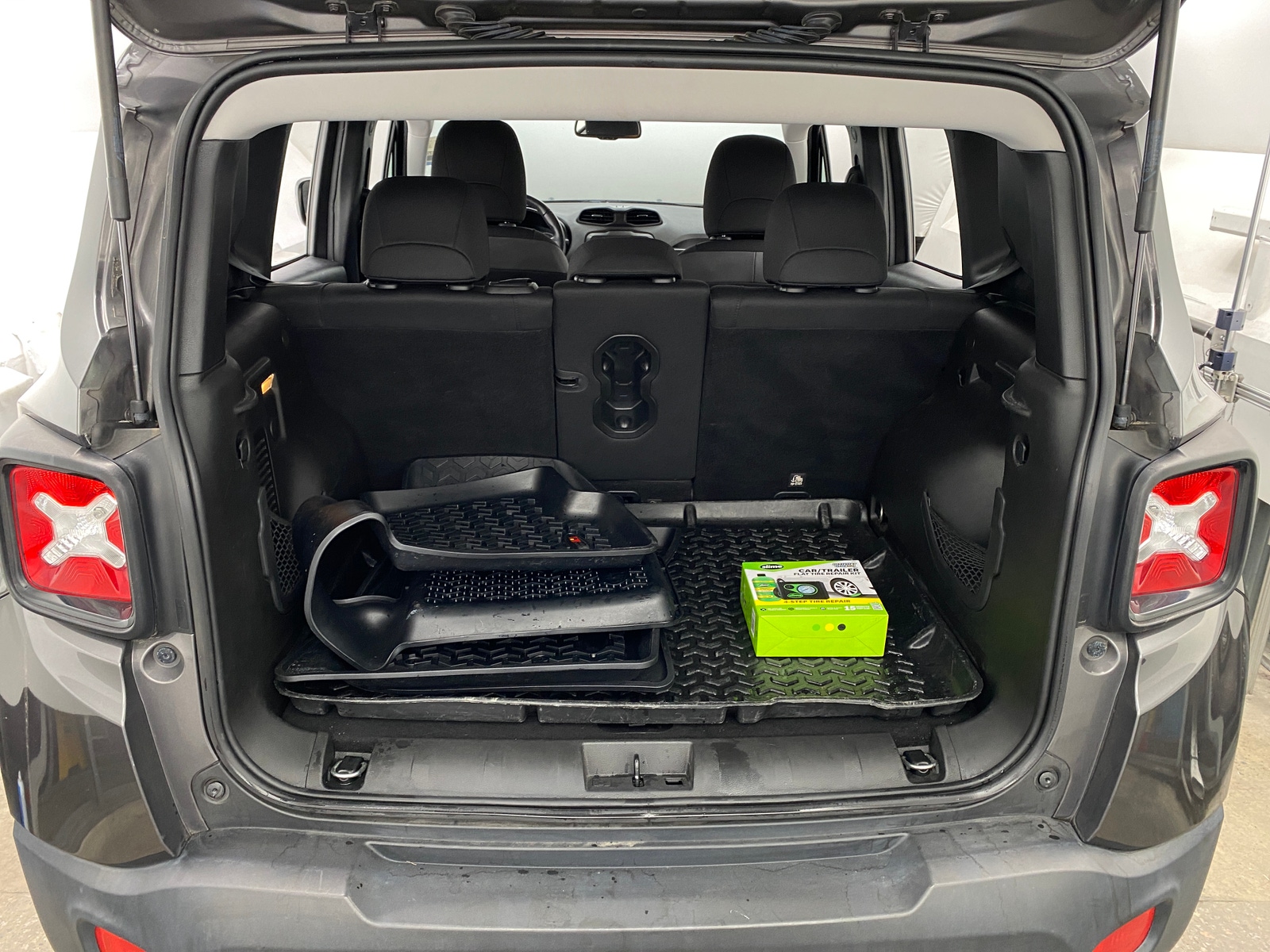 Thumbnail: 2018 Jeep Renegade - 7