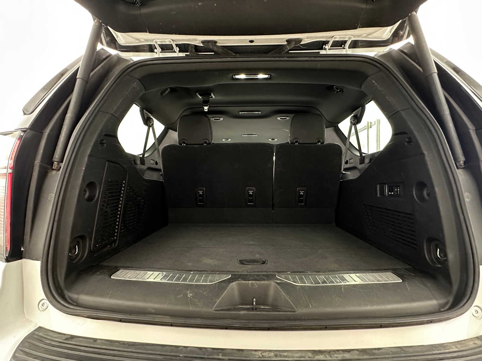 Thumbnail: 2023 Chevrolet Suburban - 6