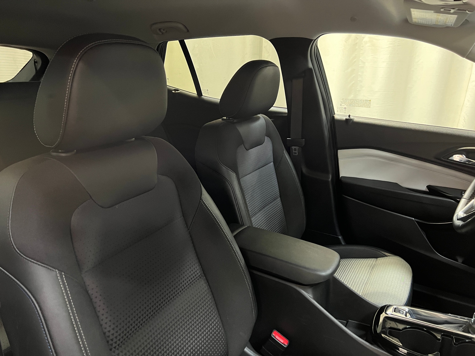 Thumbnail: 2025 Chevrolet Trax - 2