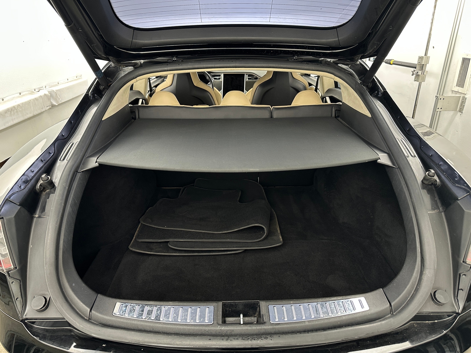 Thumbnail: 2012 Tesla Model S - 6