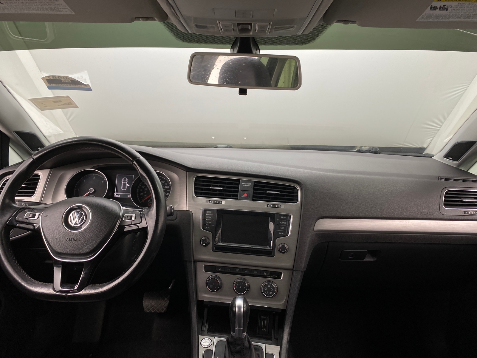 Thumbnail: 2015 Volkswagen e-Golf - 2