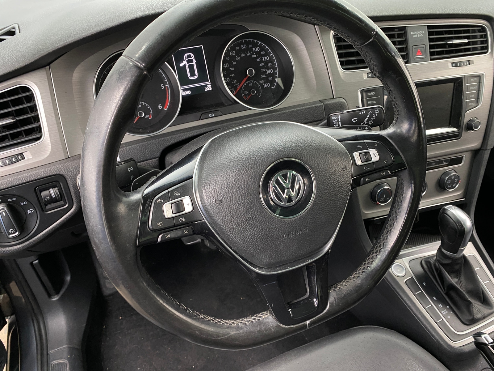 Thumbnail: 2015 Volkswagen e-Golf - 4