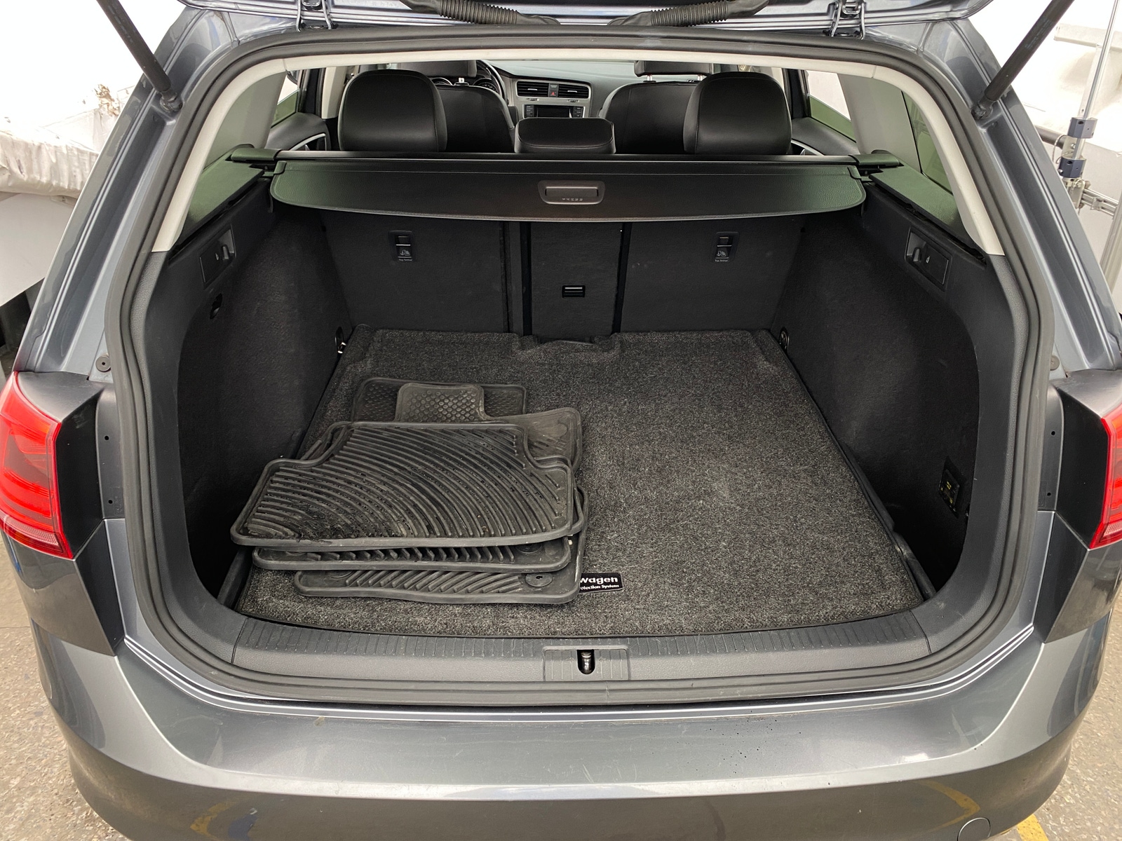 Thumbnail: 2015 Volkswagen e-Golf - 6