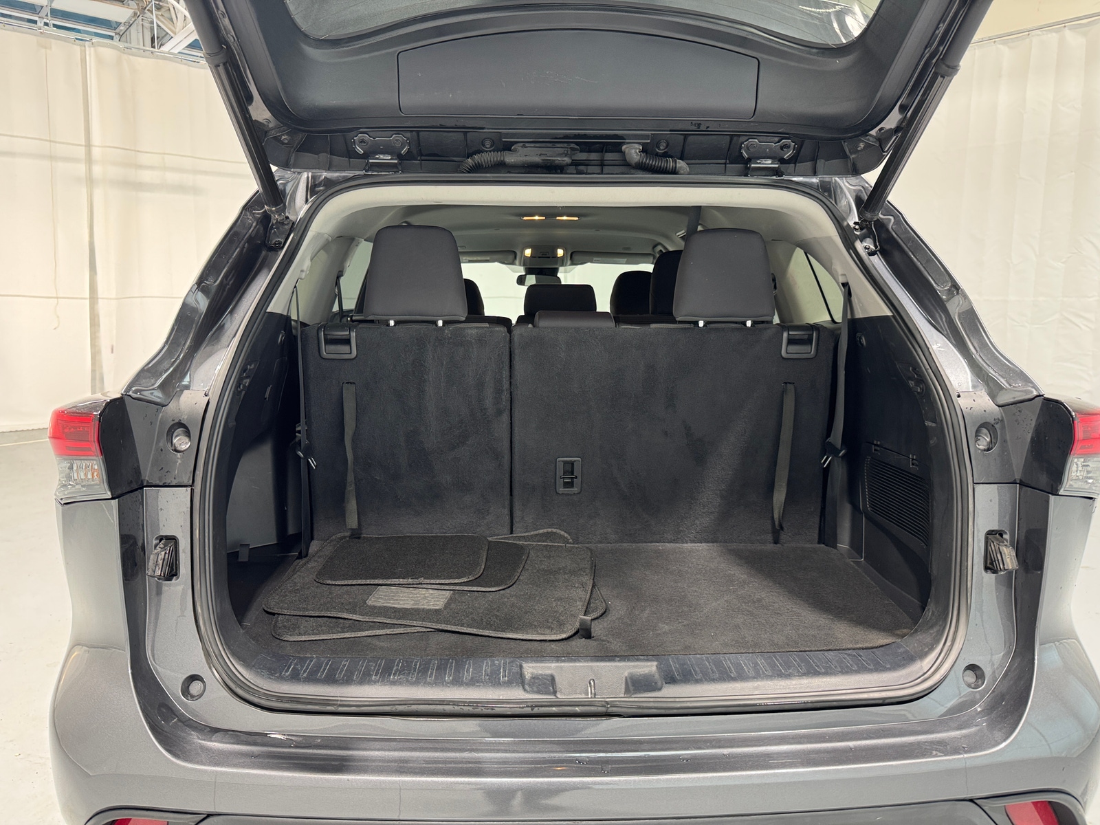 Thumbnail: 2023 Toyota Highlander - 7