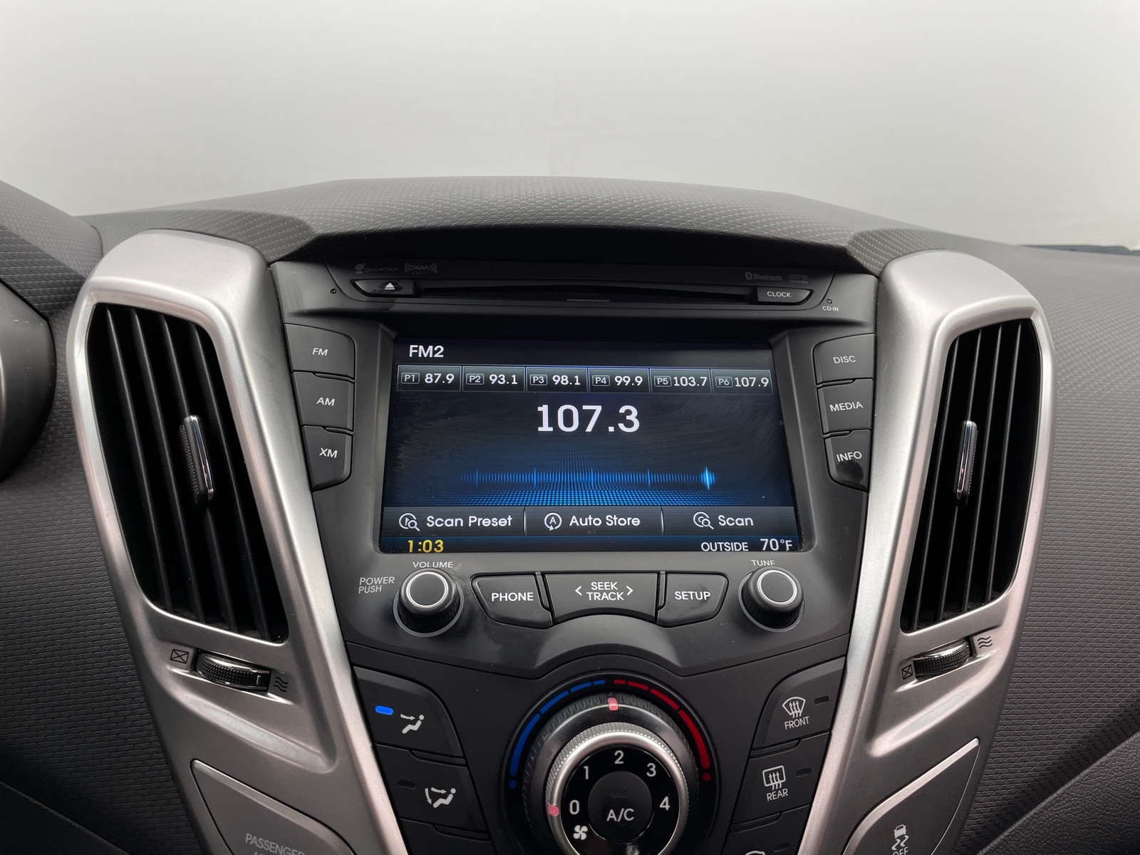 Thumbnail: 2016 Hyundai Veloster - 4