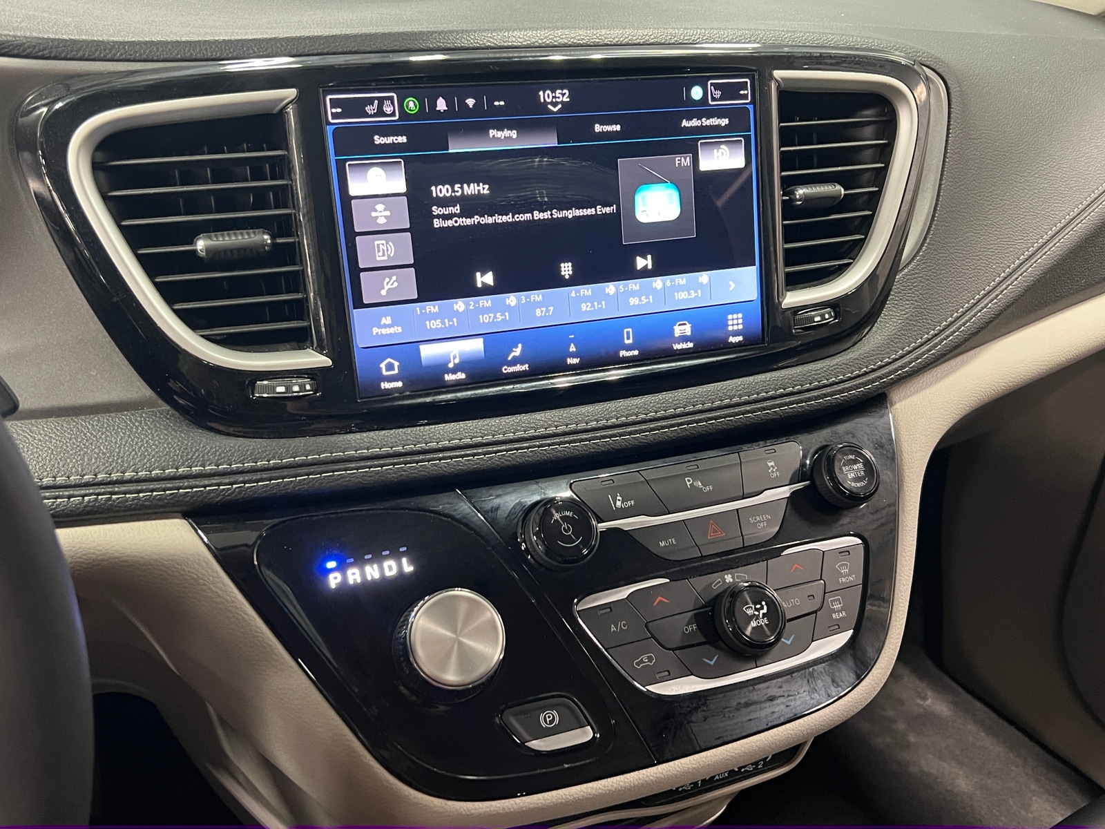 Thumbnail: 2024 Chrysler Pacifica - 3