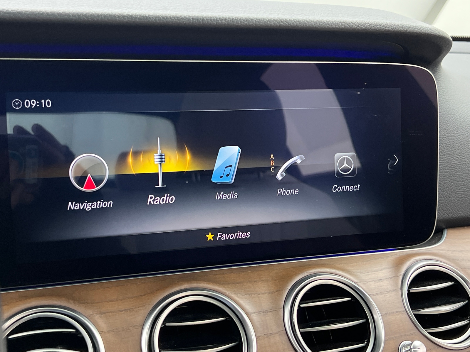 Thumbnail: 2020 Mercedes-Benz E-Class - 3