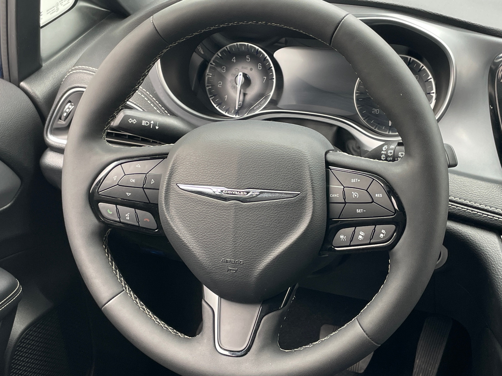 Thumbnail: 2025 Chrysler Pacifica - 5