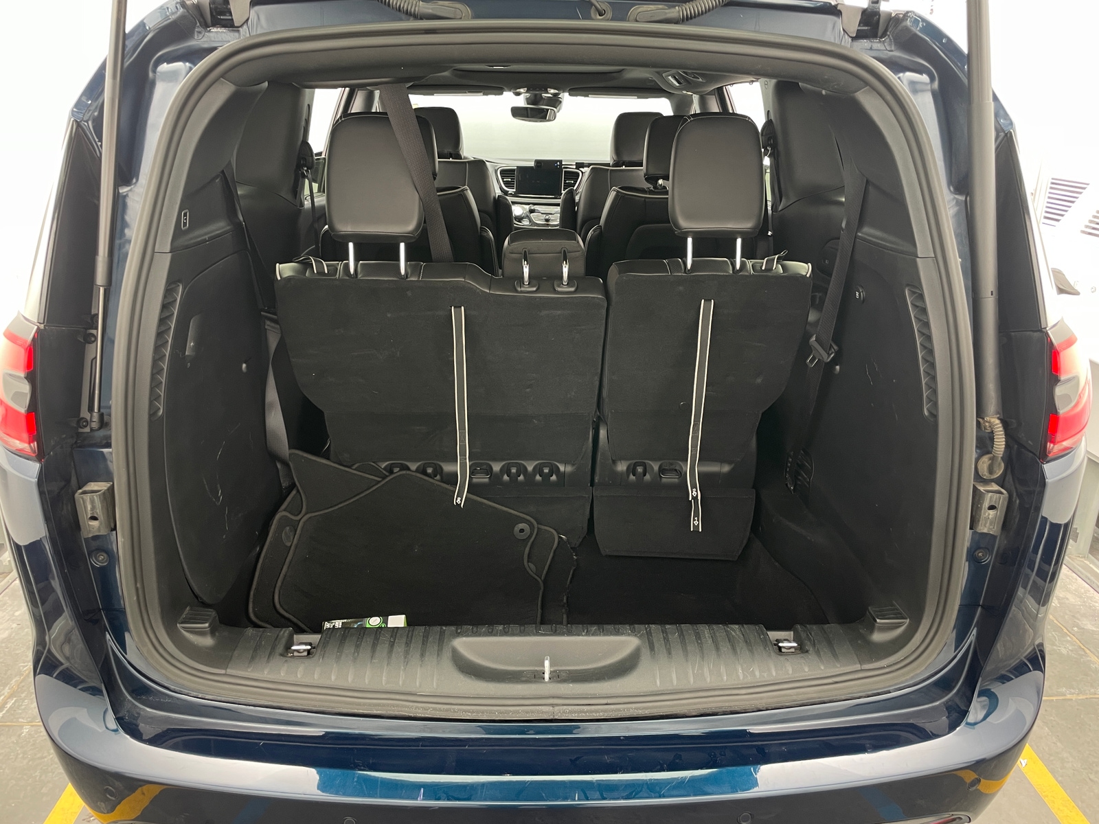 Thumbnail: 2025 Chrysler Pacifica - 7