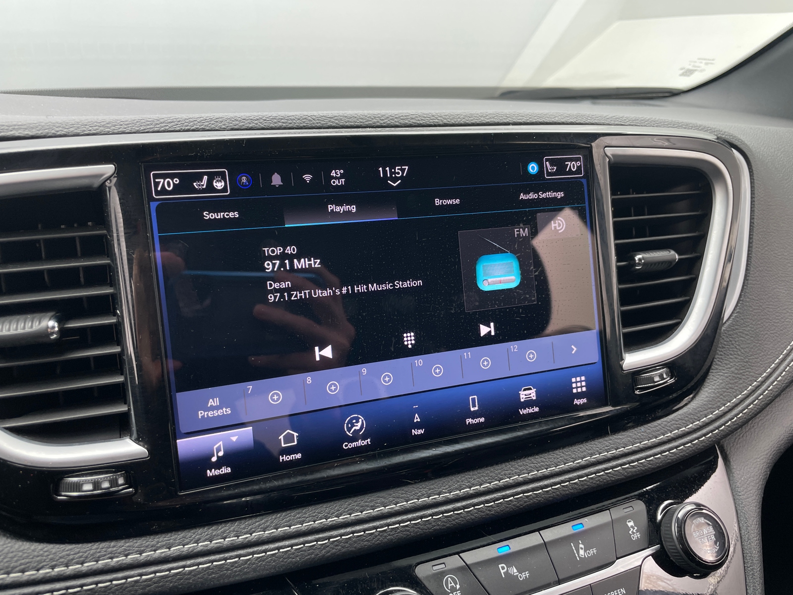 Thumbnail: 2025 Chrysler Pacifica - 4