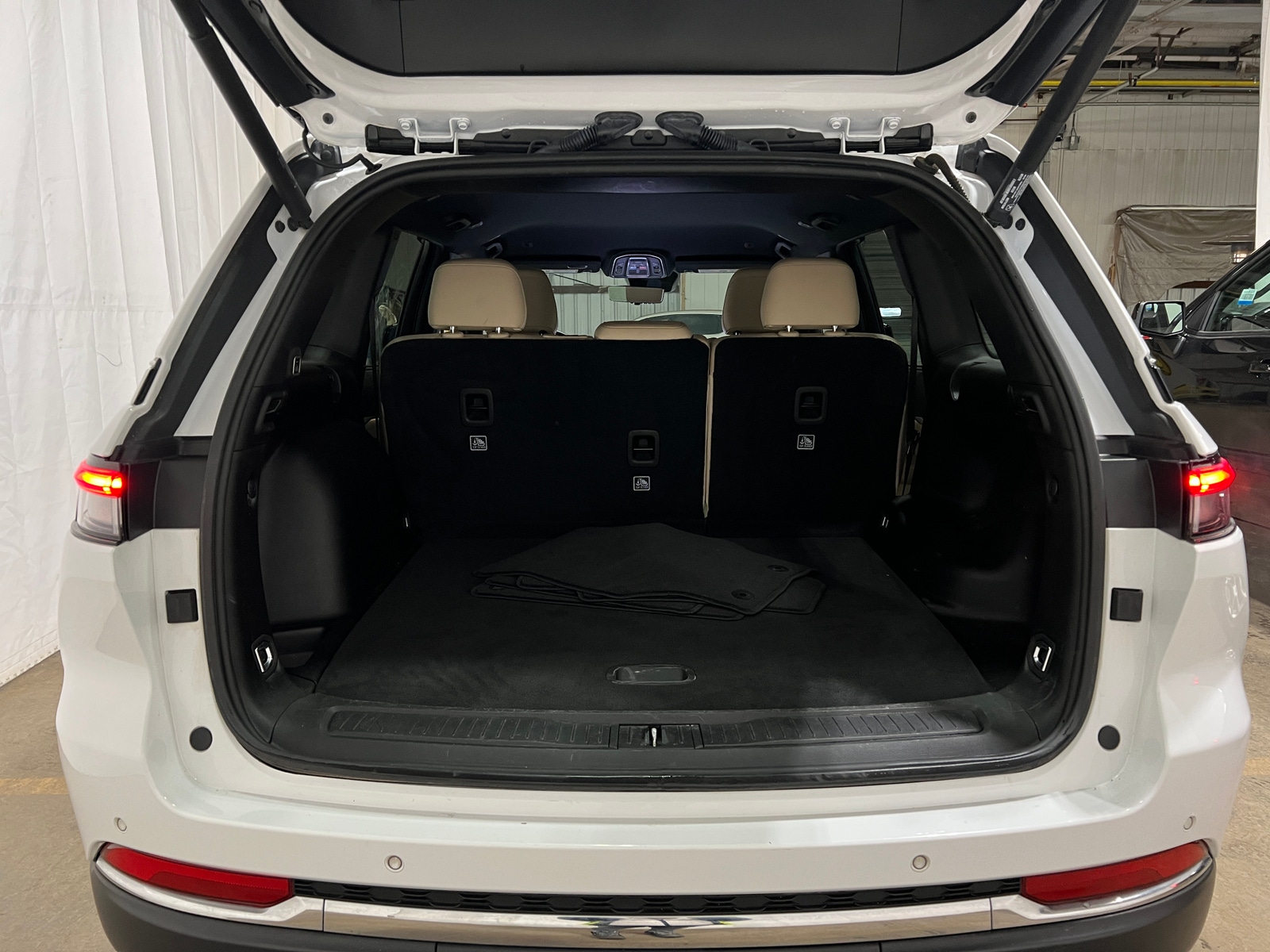 Thumbnail: 2023 Jeep Grand Cherokee - 6