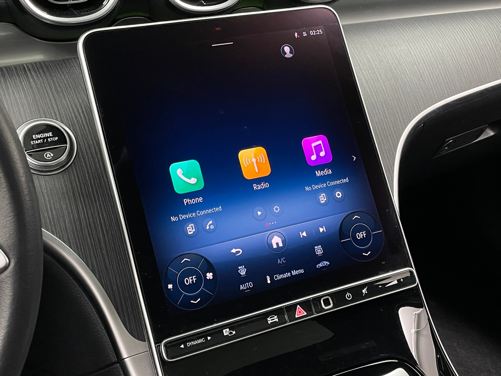 Thumbnail: 2025 Mercedes-Benz C-Class - 3