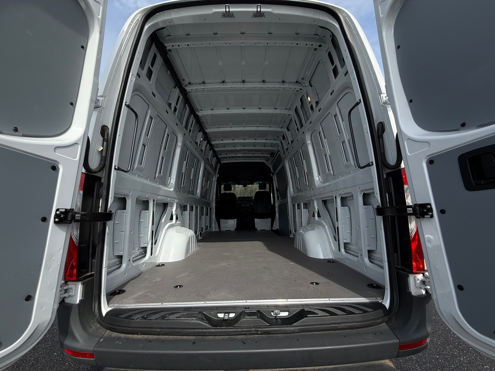 Thumbnail: 2024 Mercedes-Benz eSprinter - 6