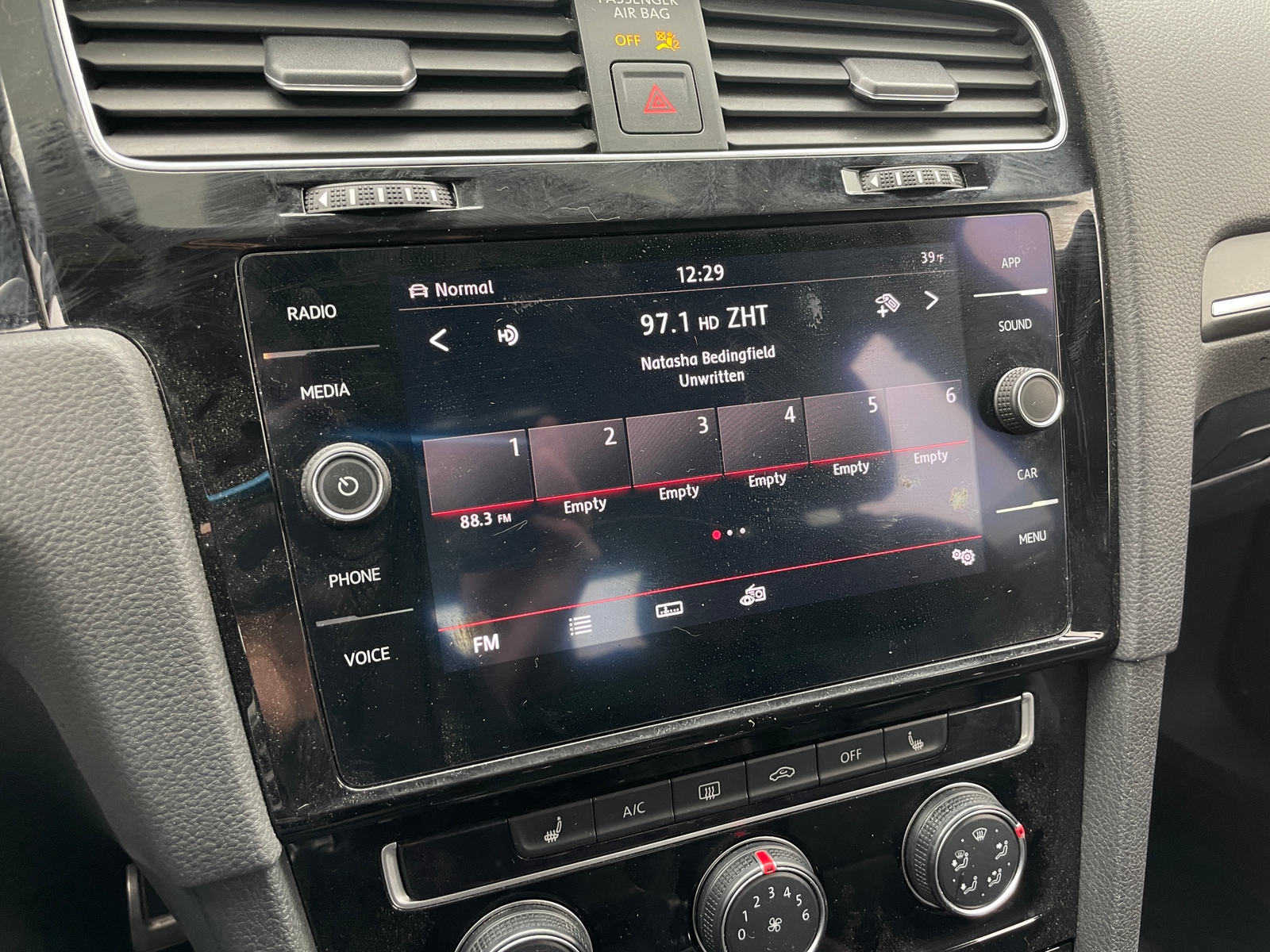 Thumbnail: 2019 Volkswagen Golf - 3