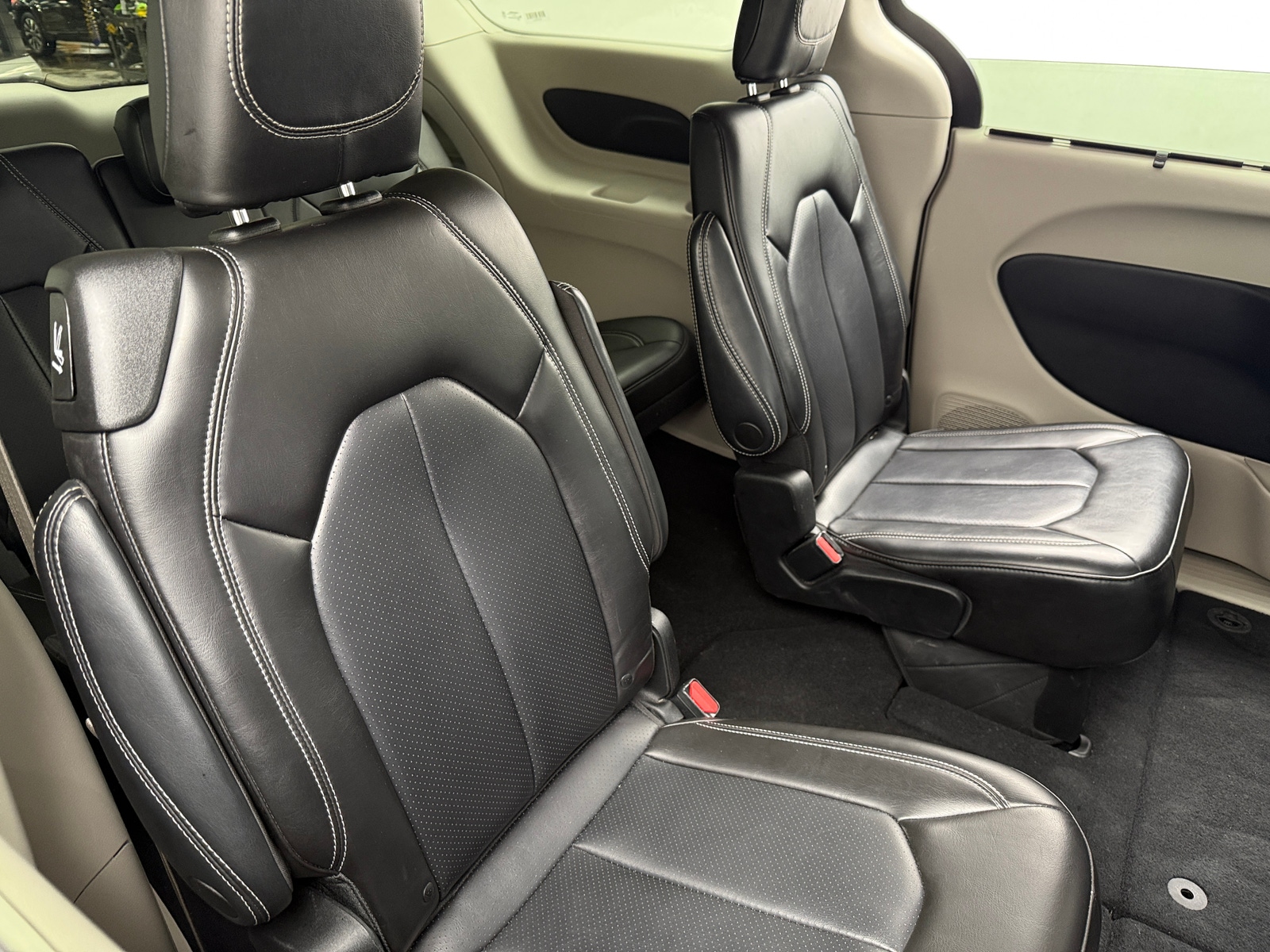 Thumbnail: 2023 Chrysler Pacifica - 5