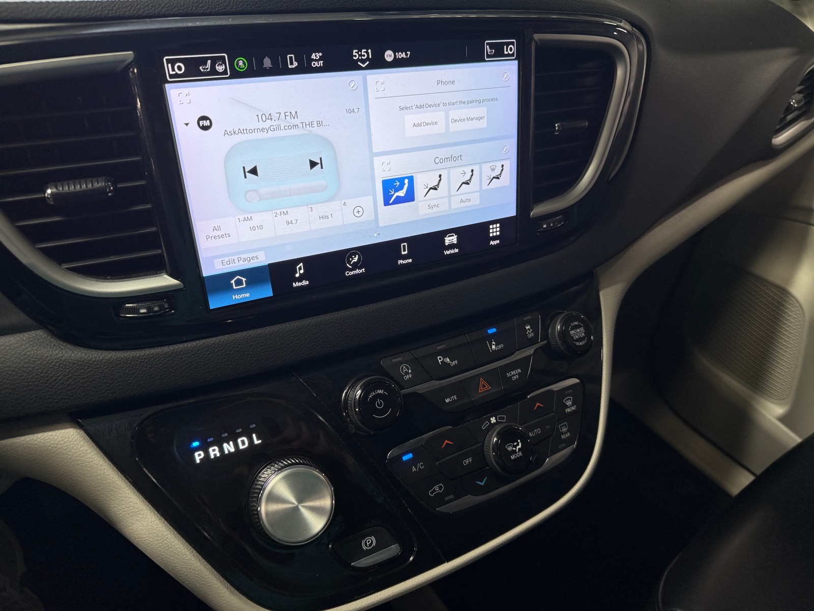 Thumbnail: 2023 Chrysler Pacifica - 3