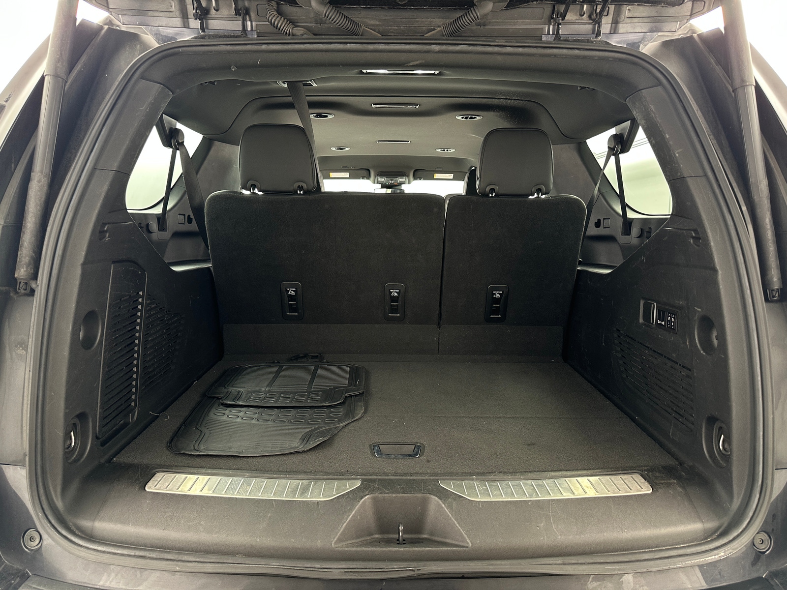 Thumbnail: 2023 Chevrolet Suburban - 6