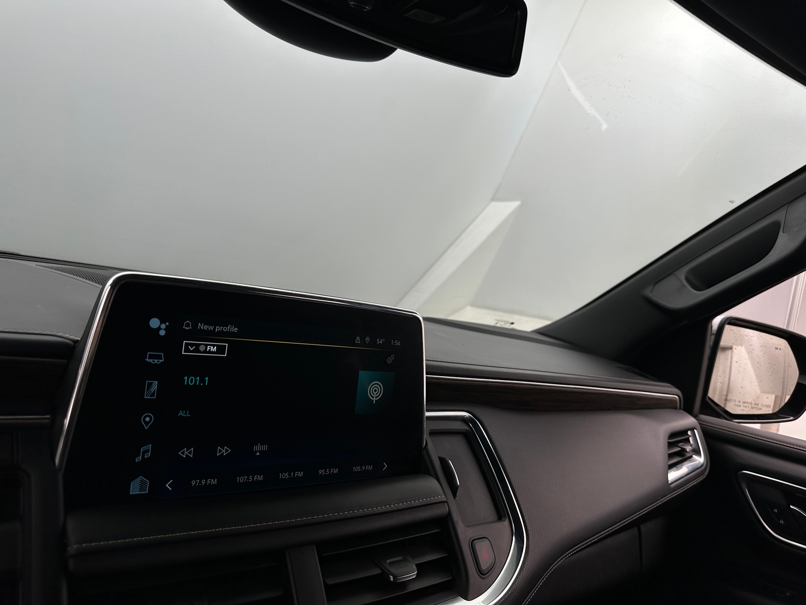 Thumbnail: 2023 Chevrolet Suburban - 3