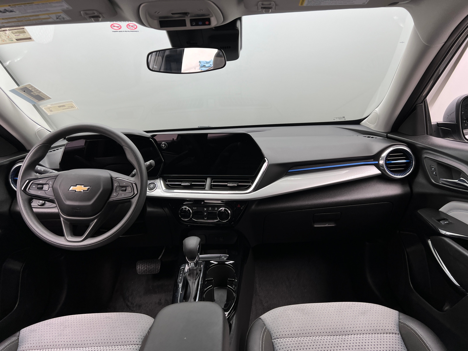 Thumbnail: 2025 Chevrolet Trax - 3