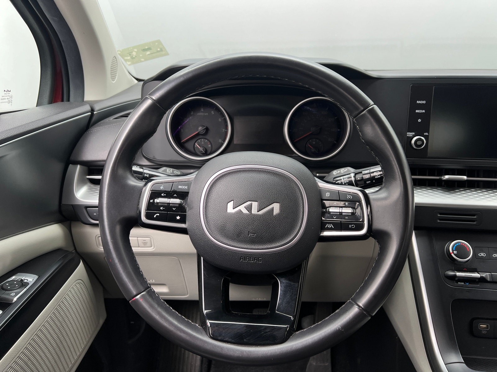 Thumbnail: 2023 Kia Carnival - 4