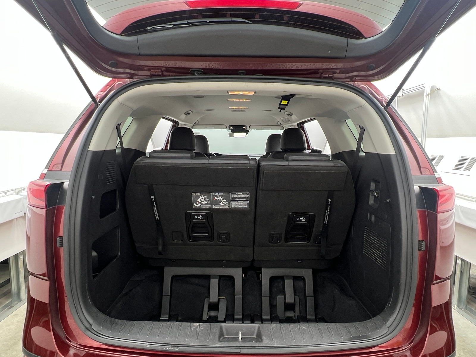 Thumbnail: 2023 Kia Carnival - 6