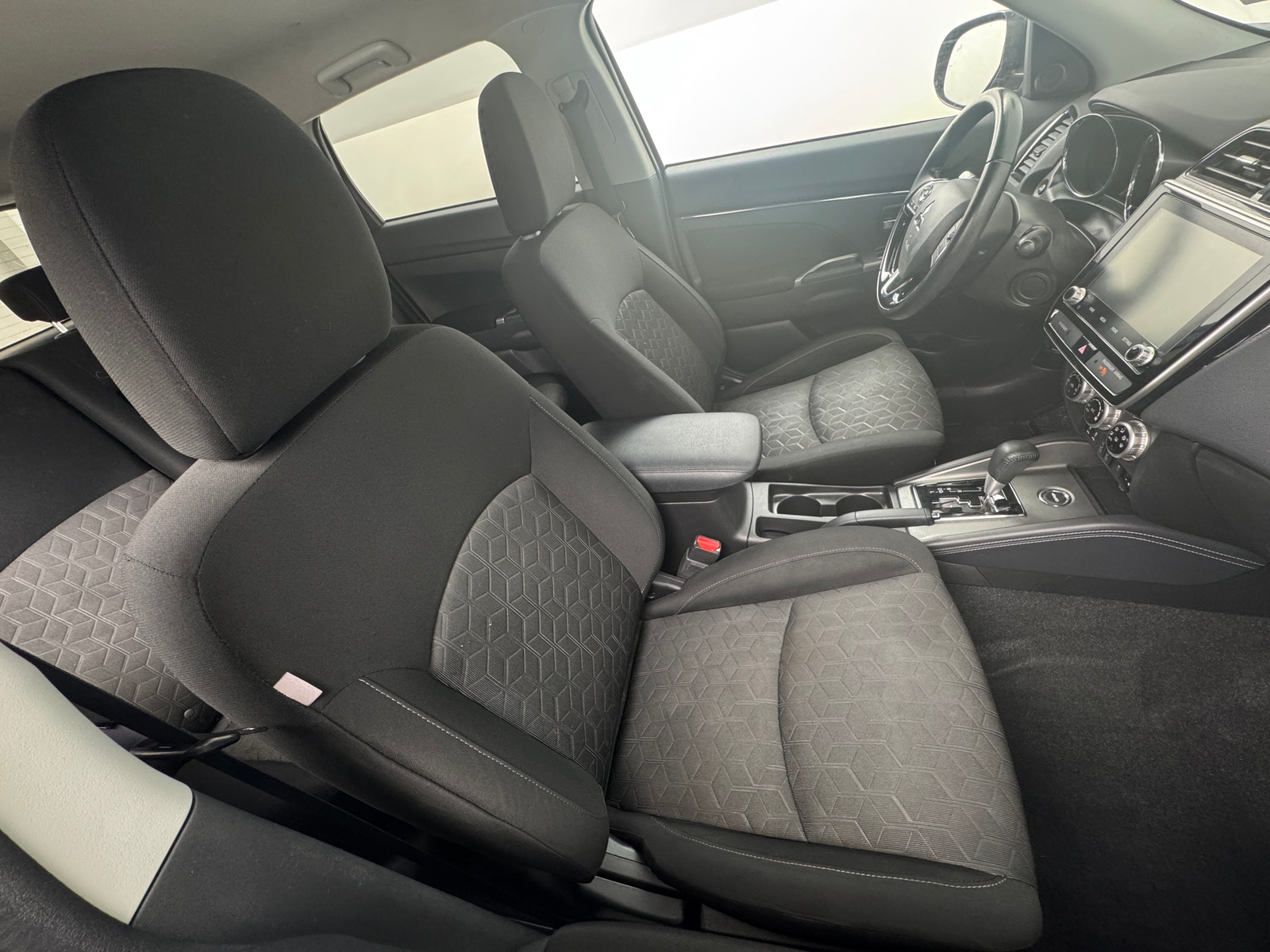 Thumbnail: 2020 Mitsubishi Outlander Sport - 2