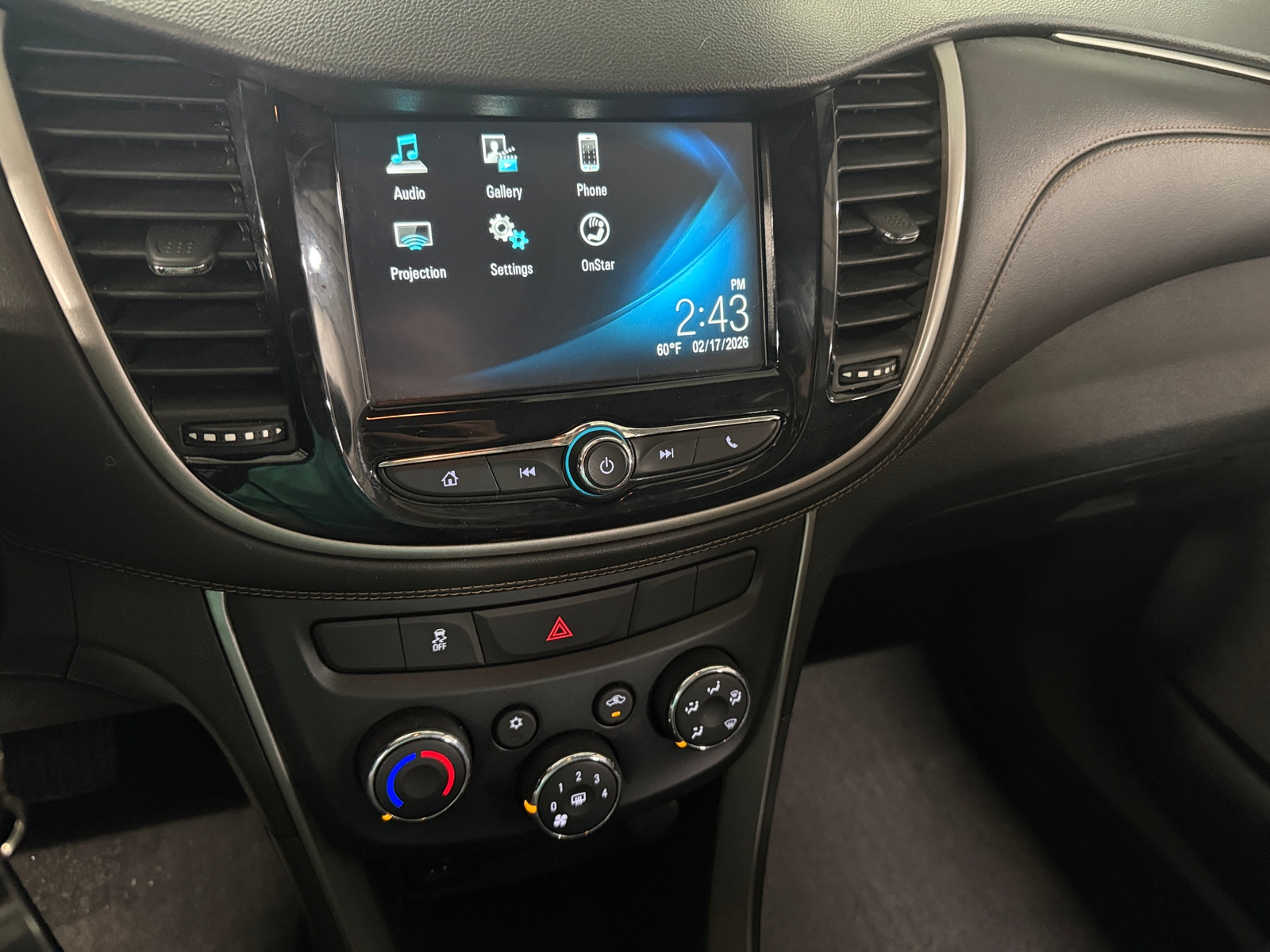 Thumbnail: 2017 Chevrolet Trax - 4