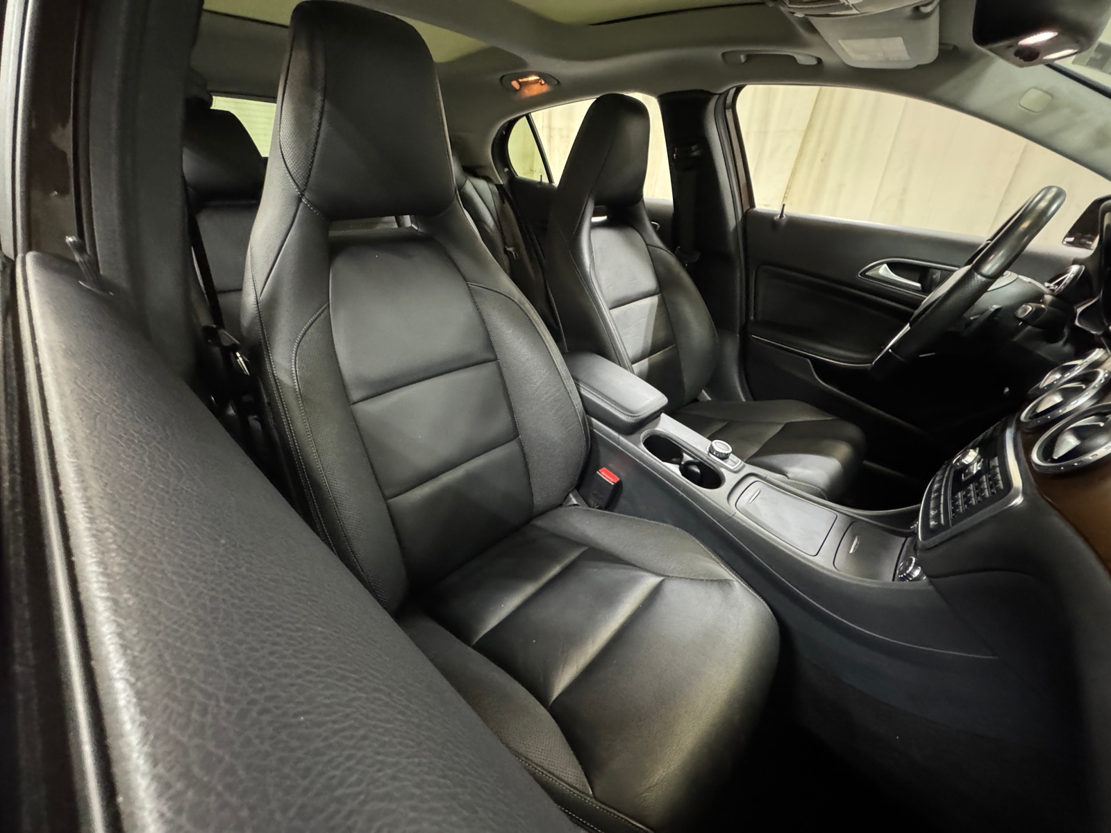 Thumbnail: 2015 Mercedes-Benz GLA - 2