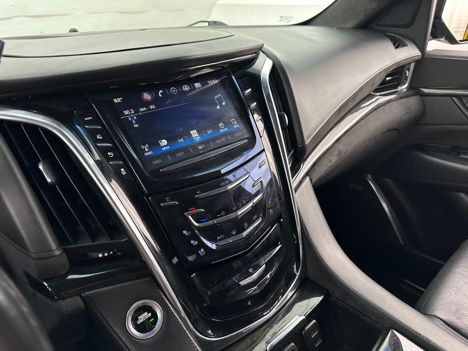 Thumbnail: 2018 Cadillac Escalade - 3