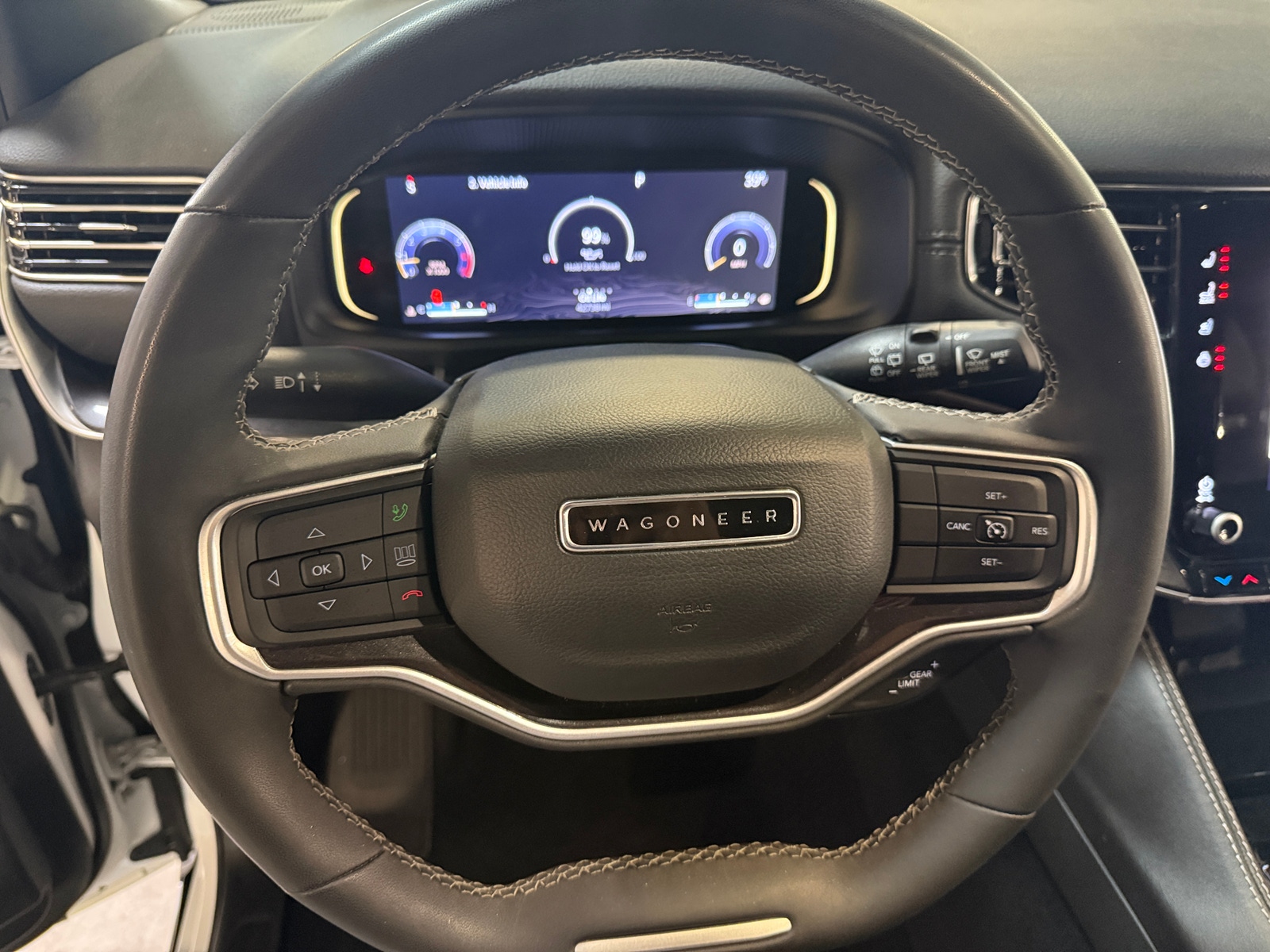 Thumbnail: 2023 Jeep Wagoneer - 4