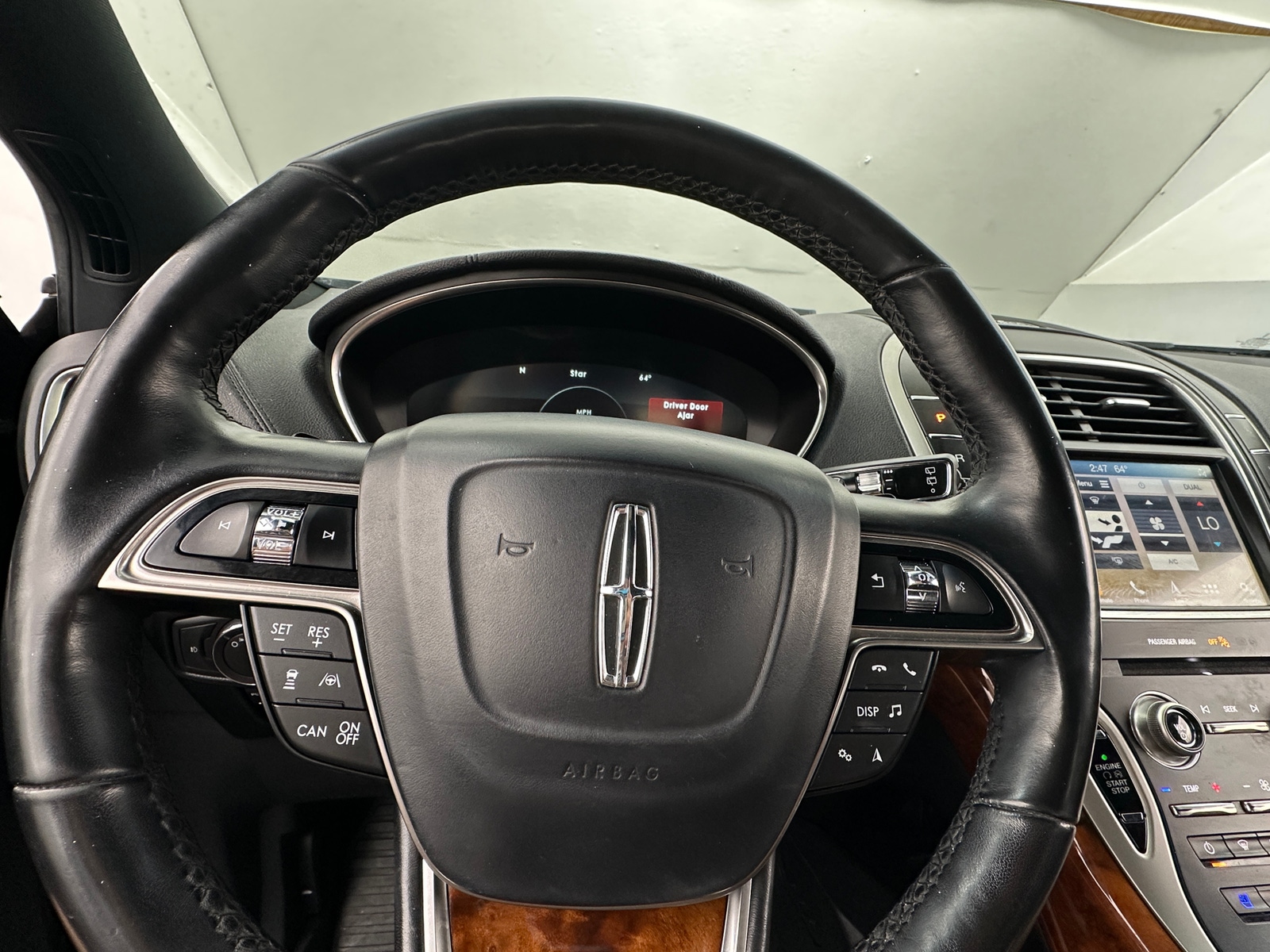 Thumbnail: 2019 Lincoln Nautilus - 4