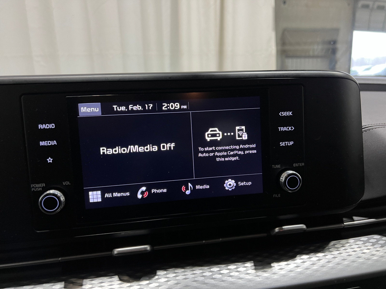 Thumbnail: 2024 Kia Carnival - 3