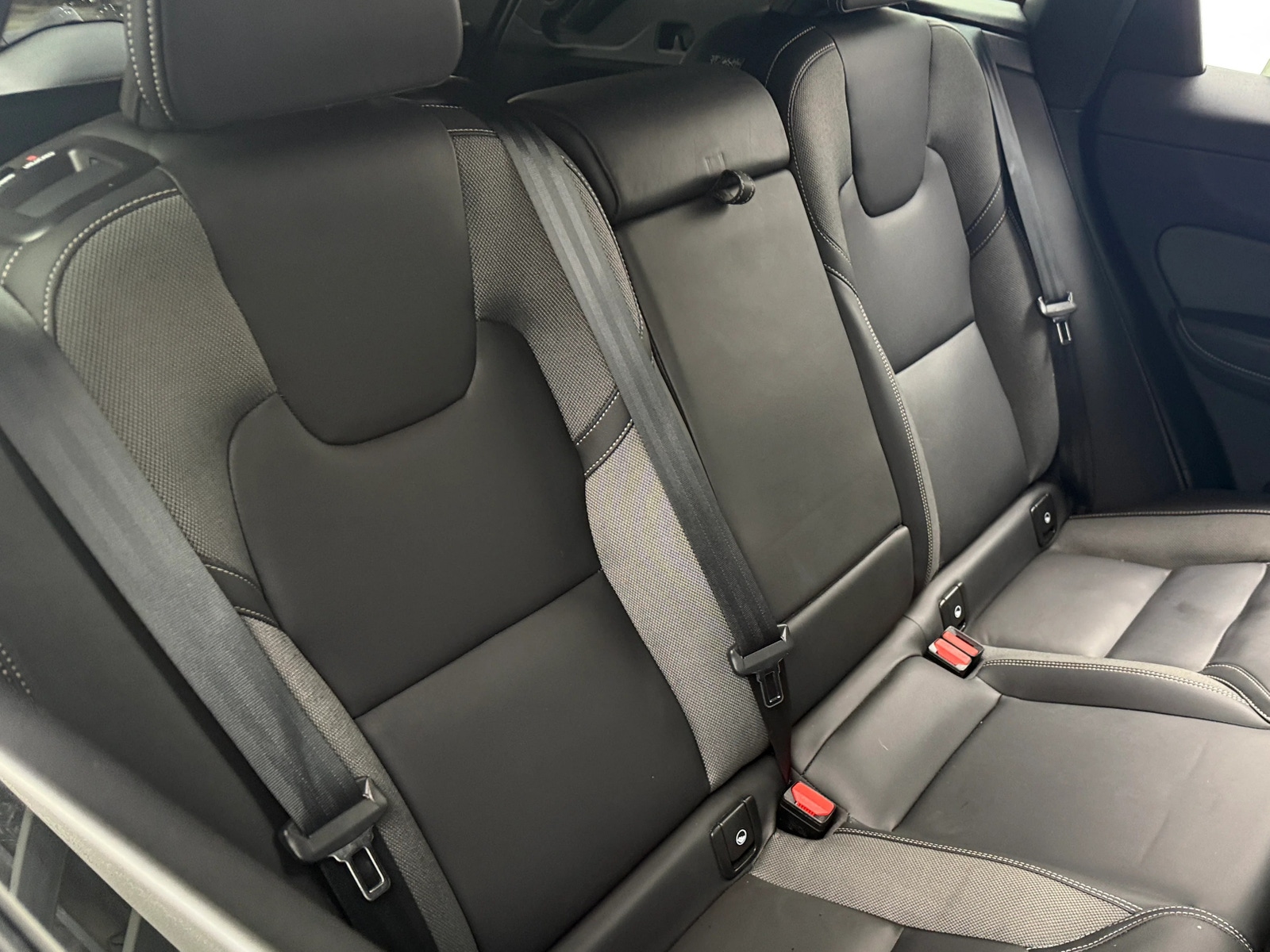 Thumbnail: 2022 Volvo XC60 - 5