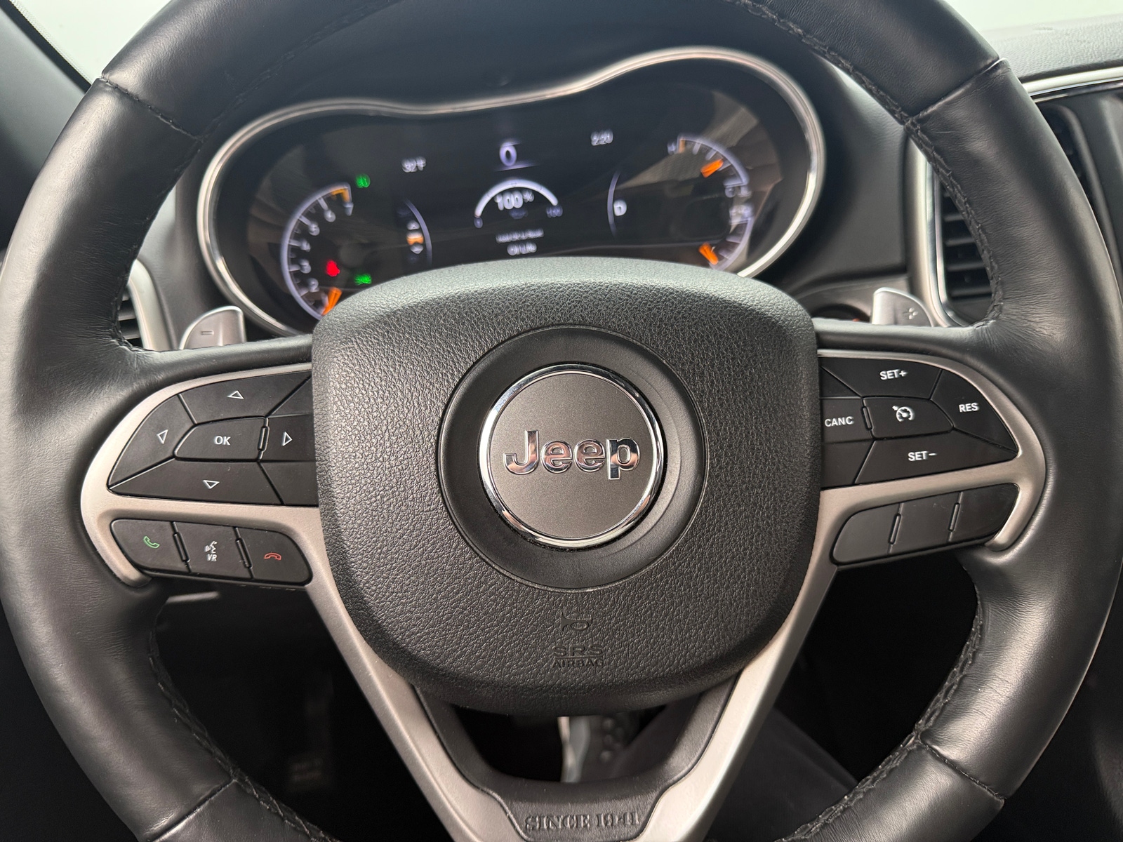 Thumbnail: 2017 Jeep Grand Cherokee - 5