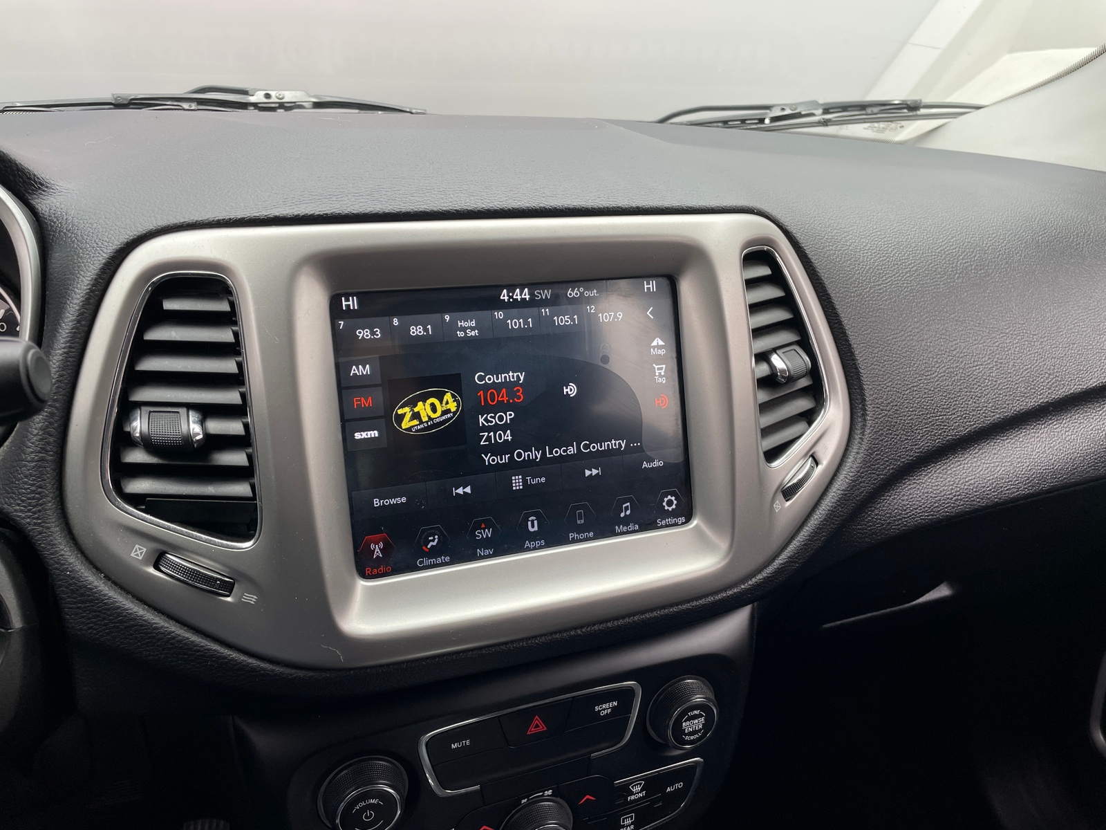 Thumbnail: 2018 Jeep Compass - 3