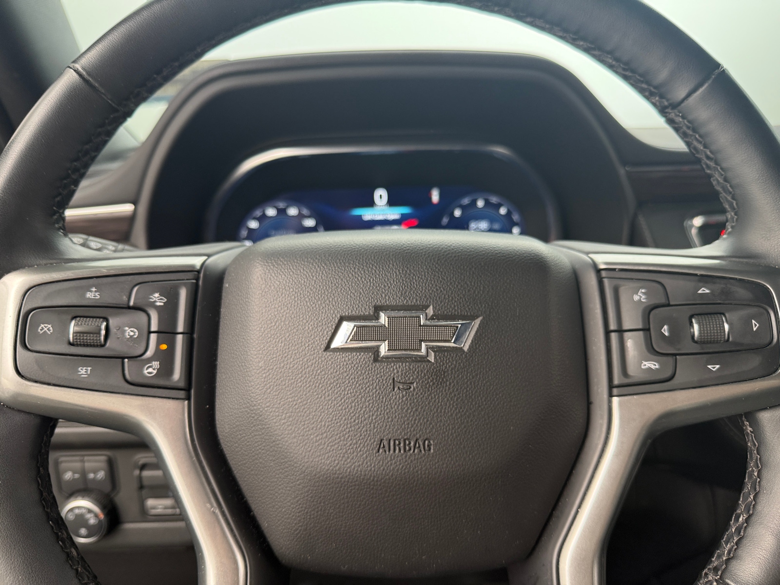 Thumbnail: 2023 Chevrolet Suburban - 4