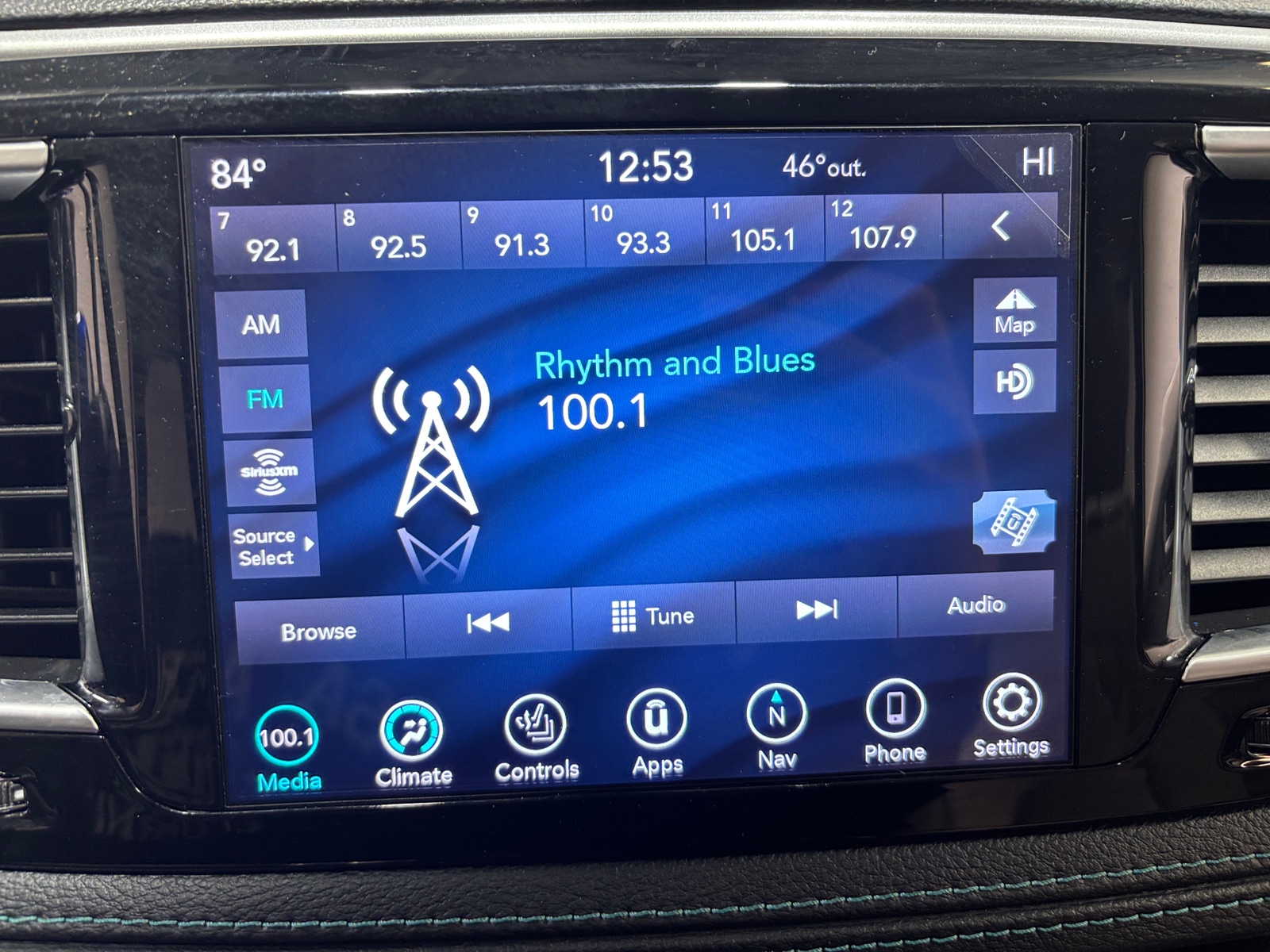 Thumbnail: 2020 Chrysler Pacifica - 3