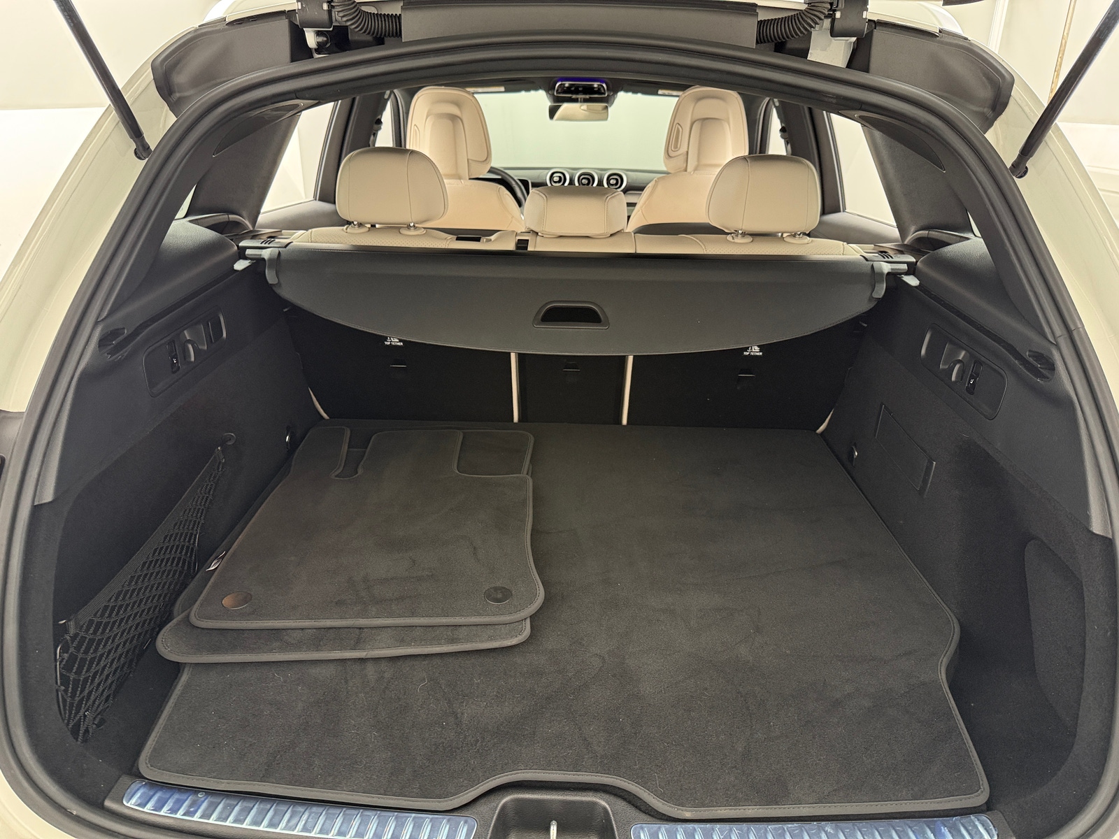 Thumbnail: 2025 Mercedes-Benz GLC - 6