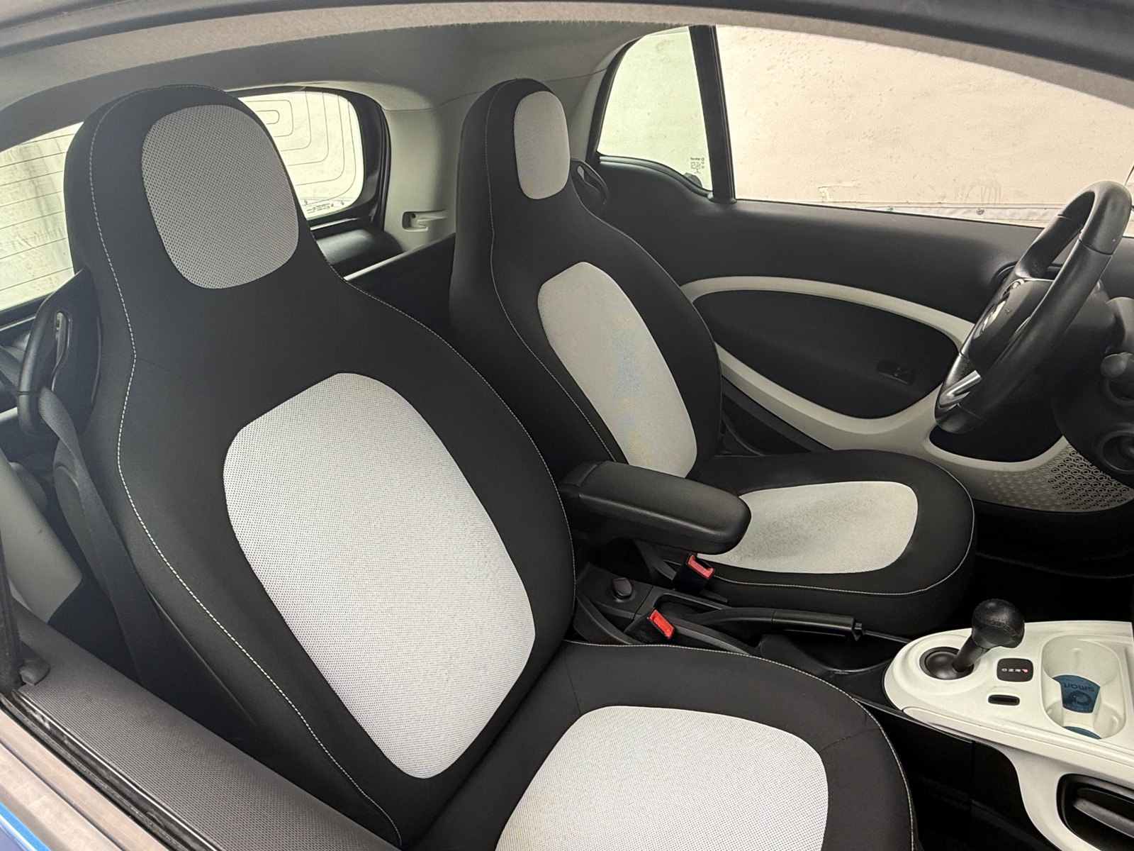 Thumbnail: 2019 smart fortwo - 2