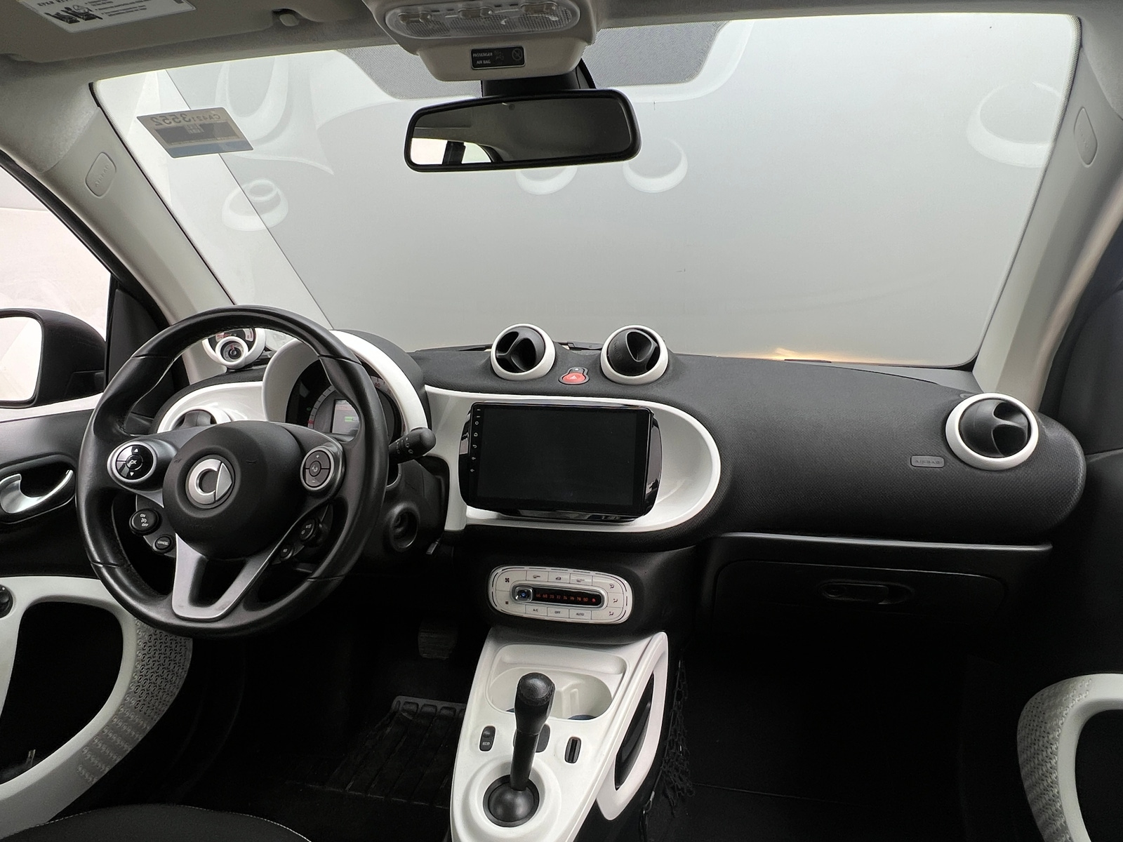 Thumbnail: 2019 smart fortwo - 3